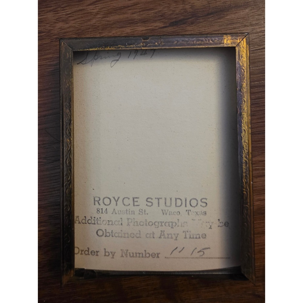 Vintage 1940s Black White Portrait Photos Gold Ornate Floral Metal Frames Set 2 - Picture 7 of 7
